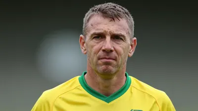 Caernarfon Town manager Richard Davies pays a heartfelt tribute to departing legend Darren Thomas, who leaves the club...
