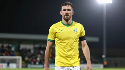 Caernarfon Town captain Darren Thomas departs the club after 15 years, seeking regular first-team football